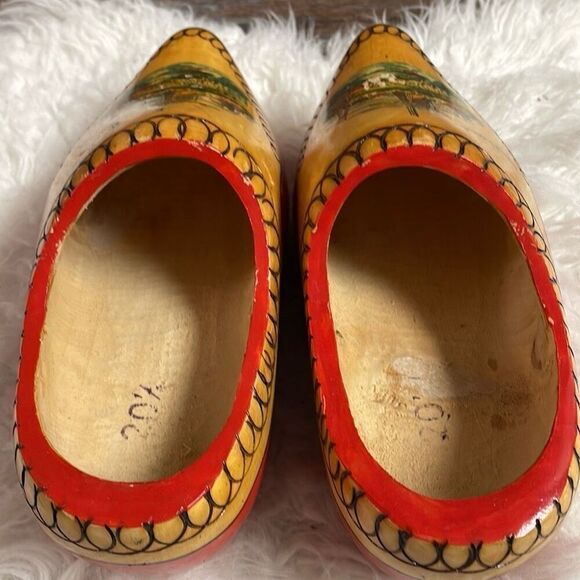 Wooden Holland Handcarved Shoes Home Decor Red and Tan Windmills READ - Picture 3 of 10